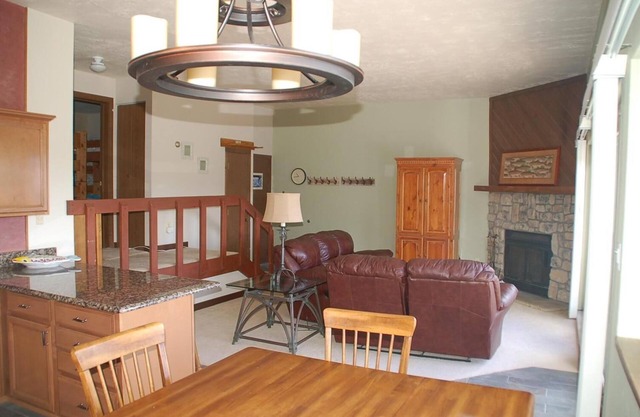 Br107B 2Bedroom/2 Bath, Great Views, Wifi, Fireplace, Clubhouse & Carport