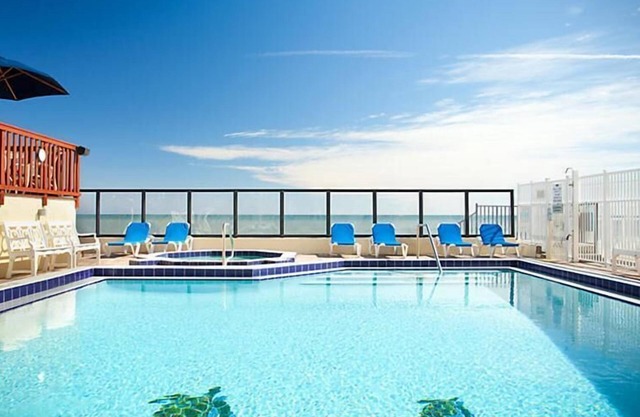 Outrigger Beach Club 