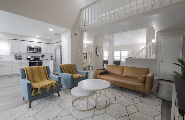 Braes Place | King Suite, Pool Table, Wet Bar, Fast Wifi, Spacious Yard w/Grill