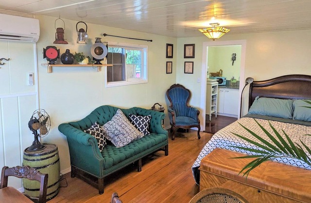 Brakeman's Bay - Charming Lakefront Studio - Wheelchair Accessible