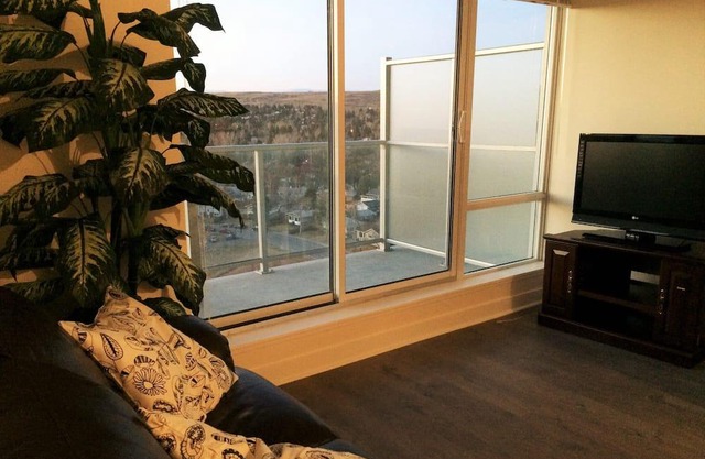 Brand New 2 Bedroom Condo - Steps Away From Ctrain , University(Green Building)