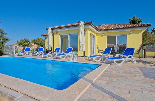 Brand new 2019 villa with pool, barbecue, WiFi, bicycles, dishwasher, washing machine