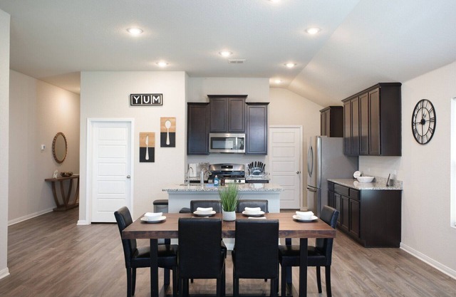 Brand-New 3BR Brooks Furnished Extended Stay Private Yard Wi-Fi W/D SA