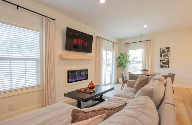 Brand-New 3BR Townhome | KING BED | Great Location