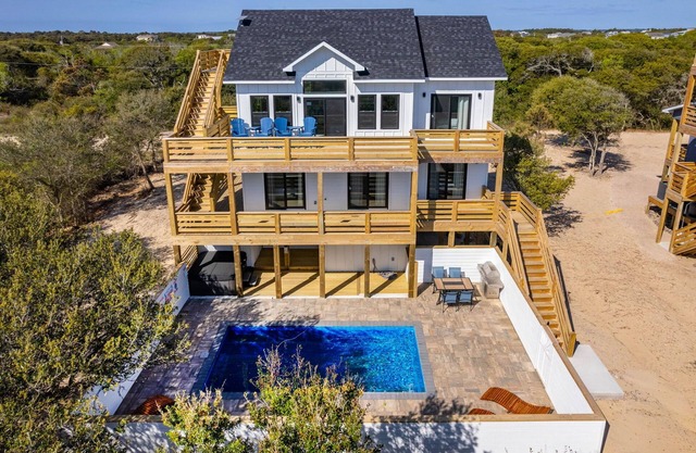 Brand New 4 Bedroom Home w/Pool, Hot Tub, Close to Beach, Wild Horses​, Views