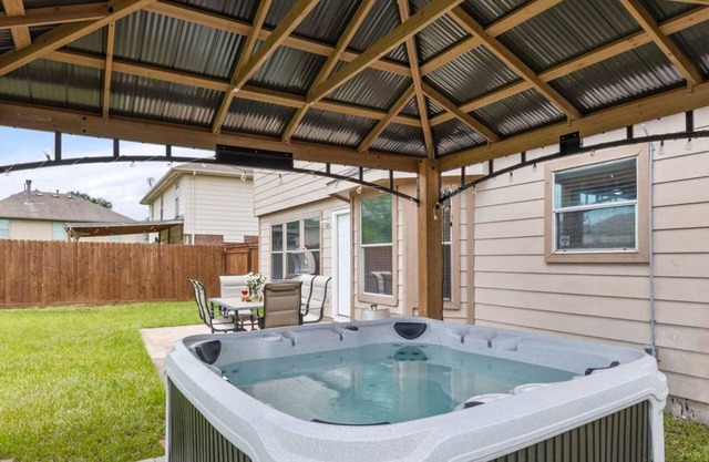 Brand New 4Bd 2Baths Home With Hot Tub