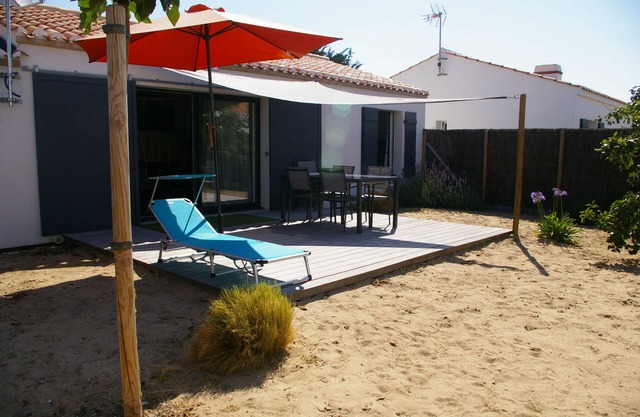 Brand new house 200m beach, and close to shops
