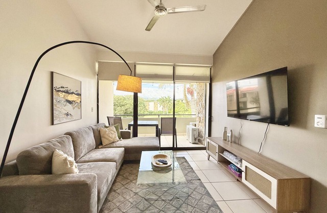 Brand New lake view Penthouse with A/C, pool, gym, tennis in common area