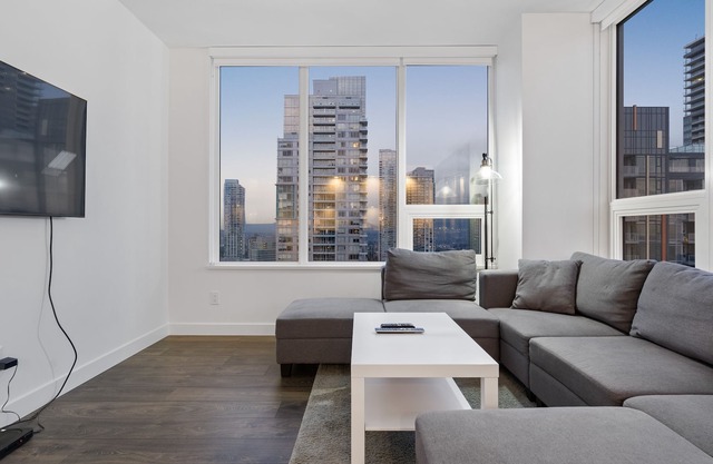Brand New Luxurious 2 Bedroom Condo at Metrotown