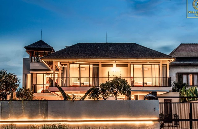 Brand New Luxury Villa 4 bed rooms near Berawa Beach