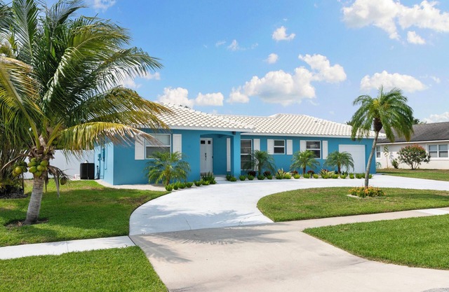 Brand new pool & pet friendly house on island time!
