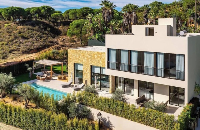 Brand-New Quinta do Lago Villa Heated Pool&Jacuzzi