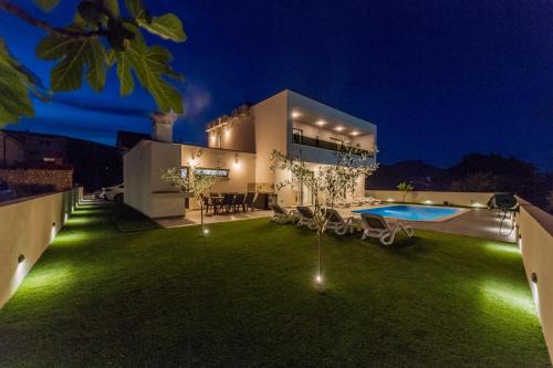 Brand New Villa Zlatne NiTi with heated pool