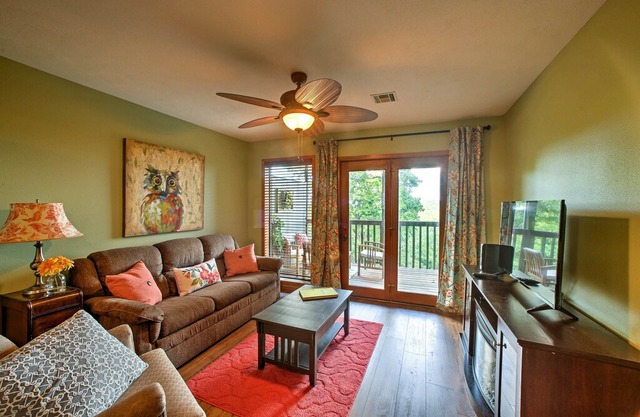 Branson West Condo w/Pool + Fishing Lake Access!