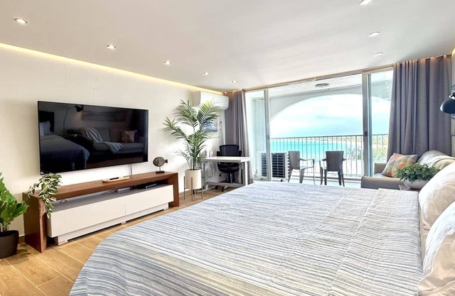Breathtaking high floor ESJ studio with stunning Ocean & direct beach access