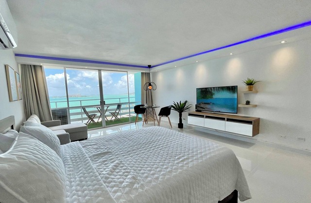 Breathtaking Oceanfront Studio