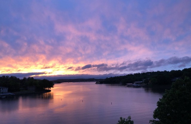 Breathtaking Sunsets at 17mm Lake of the Ozarks! Indian Pointe, Osage Beach, MO