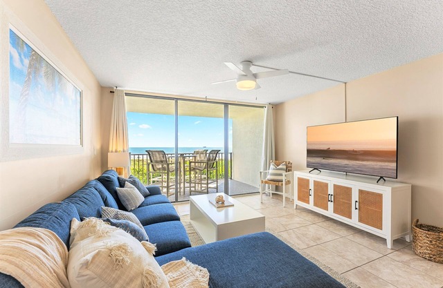 Breathtaking VIEWS ~ Stylish Condo ~ Steps to Beach💕
