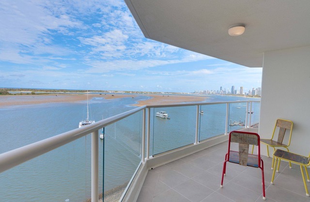 Breathtaking Waterviews Deluxe 2 Bedroom Apartment
