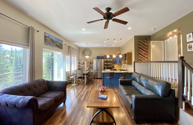 Breezy CO mountain condo with spectacular sunset
