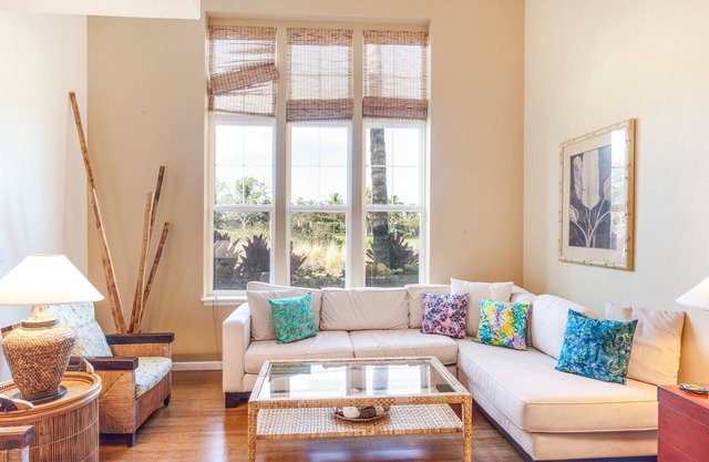 Breezy, elegant home in a great location with pools, hot tubs & tennis