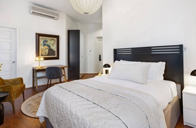 Brexton Hotel | Cozy Open Studio