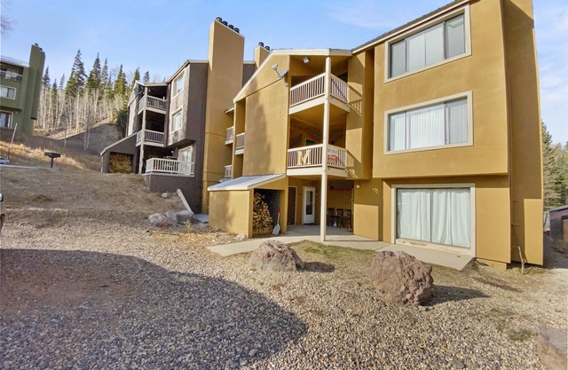 Brian Head Village M4 cozy condo close to lifts in Brian Head - Dog Friendly
