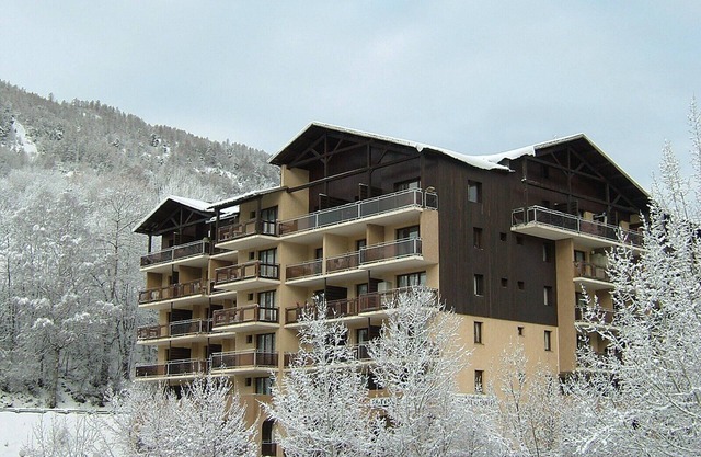 Briancon - Pelvoux - Serre Chevalier Ski - 1 Bedroom - Sleeps 6