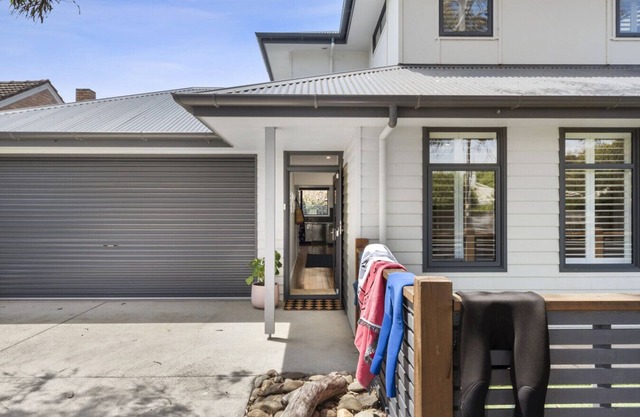 Bridge Road Beach House, Barwon Heads, Sleeps 12. Disability accessible