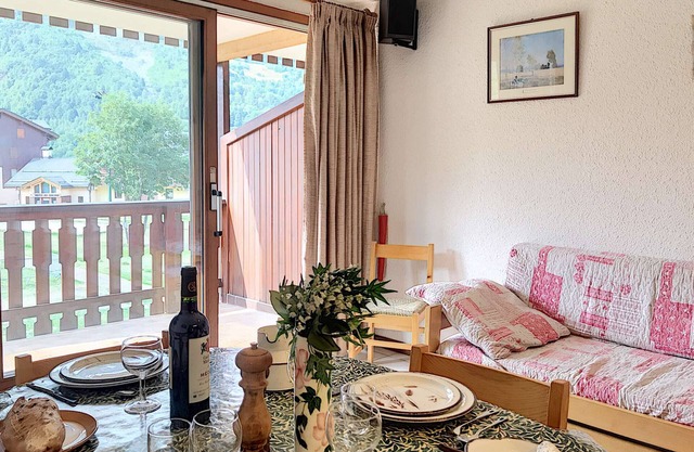 Bright and Cozy Apartment · Ski-In/Ski-Out · South-Facing Terrace