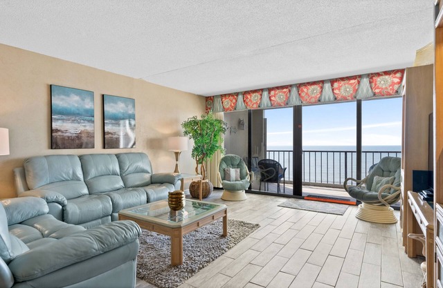 Brigadune 9F Spectacular Views! Renovated, Perfect Location, Close to Everything