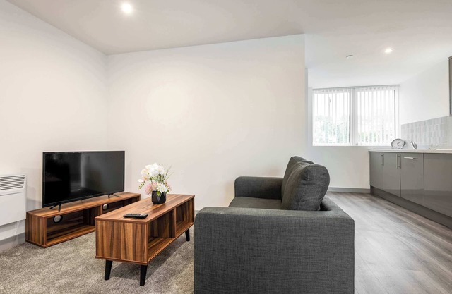 Bright 1 Bed Apartment in Yeadon