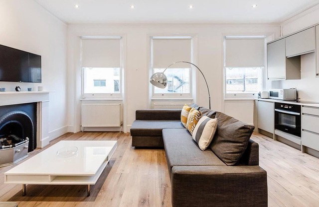 Bright 1 bedroom apartment in Kensington Olympia
