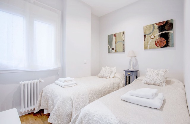 Bright 2 Bd Apart in front of Retiro Park. Retiro II
