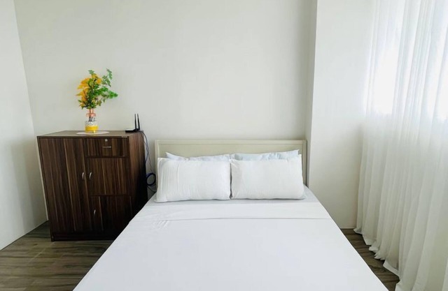 Bright 2-BR Condo with Balcony and Pool
