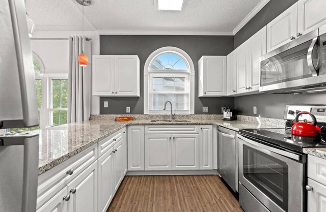 Bright 2 BR, Fully Equipt, 3rd Floor Cozy Condo in Myrtle Beach