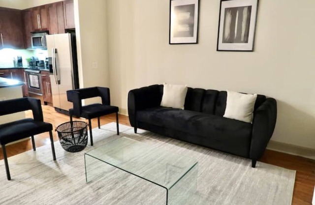 Bright 2BR APT Near NRG Stadium, Balcony Pool View, Free WIFI, GYM