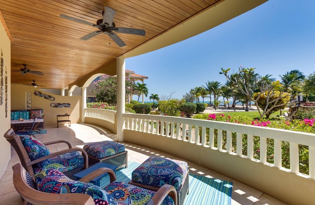 Bright 2BR Villa with Shared Pool Ground Floor