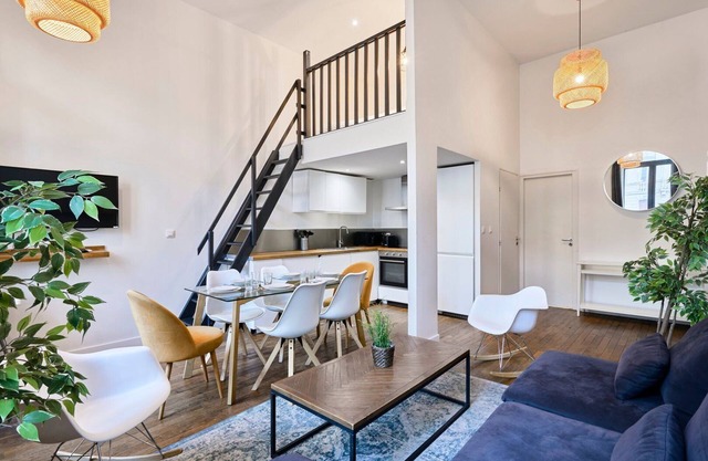 Bright 3-bedroom apartment with mezzanine beds