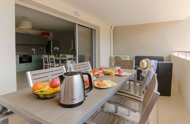 Bright 3-room for 6 pers. with terrace near the beach