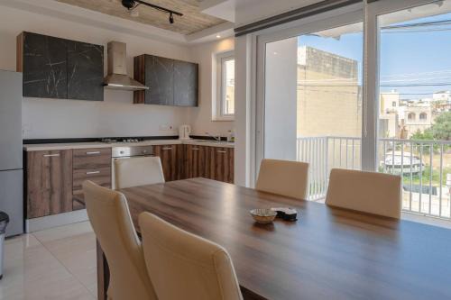 Bright 3BR Getaway Spacious Airy & Family-Friendly