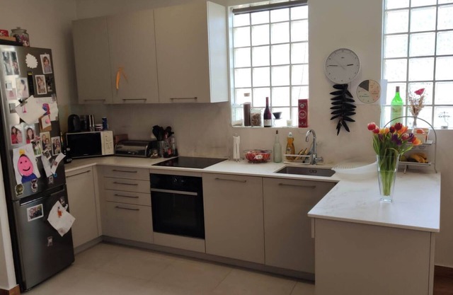 Bright and comfortable 2-bedroom /available during 2024 Olympics!nn