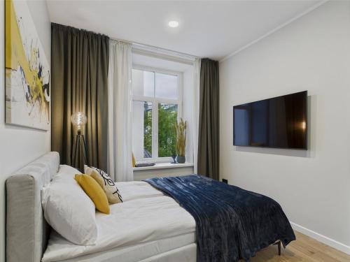 Bright and Cozy Old Town Studio
