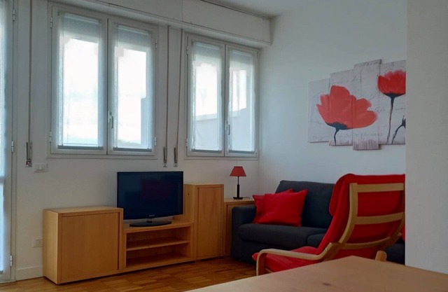 Bright and modern one-bedroom apartment with terrace.