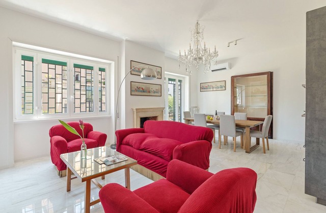 Bright and Spacious 5BR Apartment in Pariol