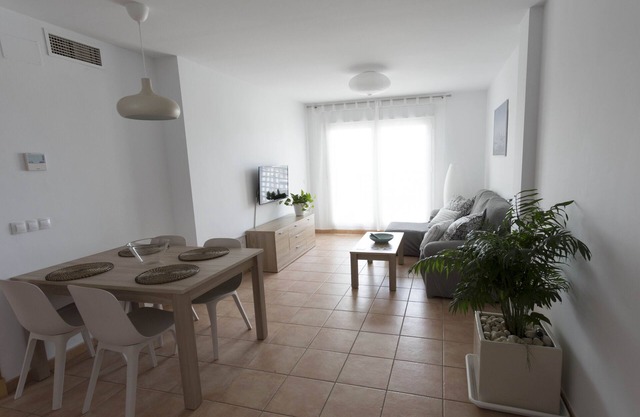 Bright apartment in Conil, quiet area with sea view.