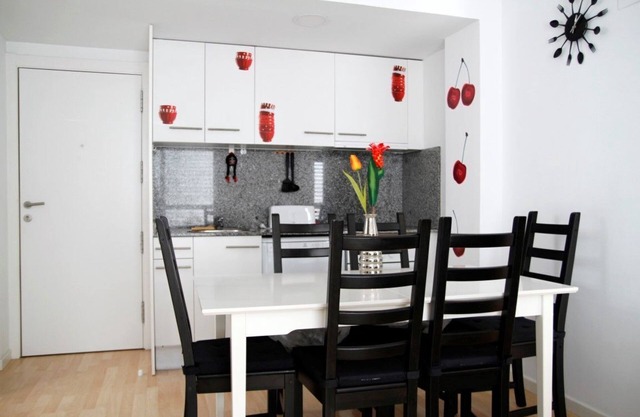 BRIGHT APARTMENT A FEW METERS FROM THE BEACH