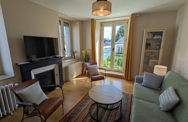 Bright apartment in central Montargis with canal view