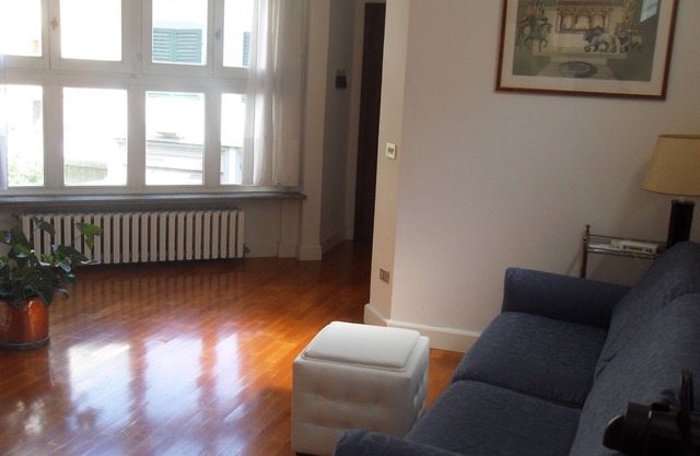 Bright apartment in the center of Florence, near the main train station