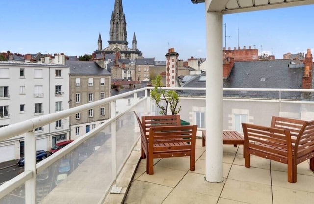 Bright apartment with large terrace